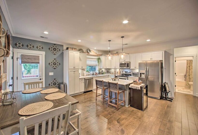 2 Mi To Downtown: Luxe Greenville Retreat!