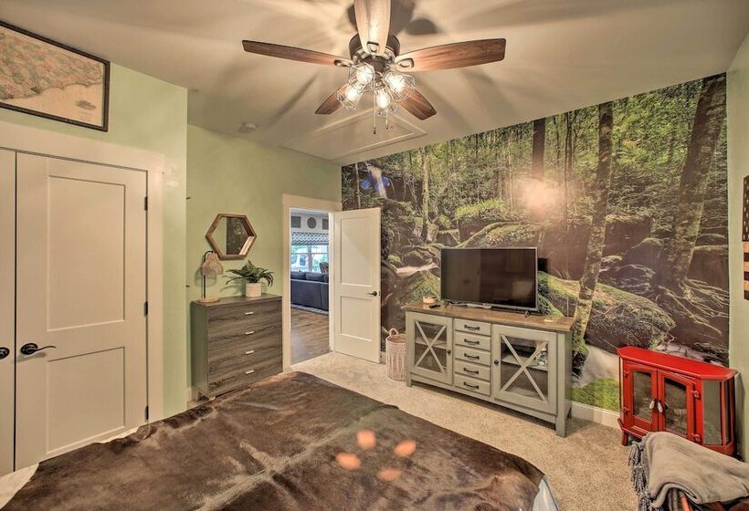 2 Mi To Downtown: Luxe Greenville Retreat!