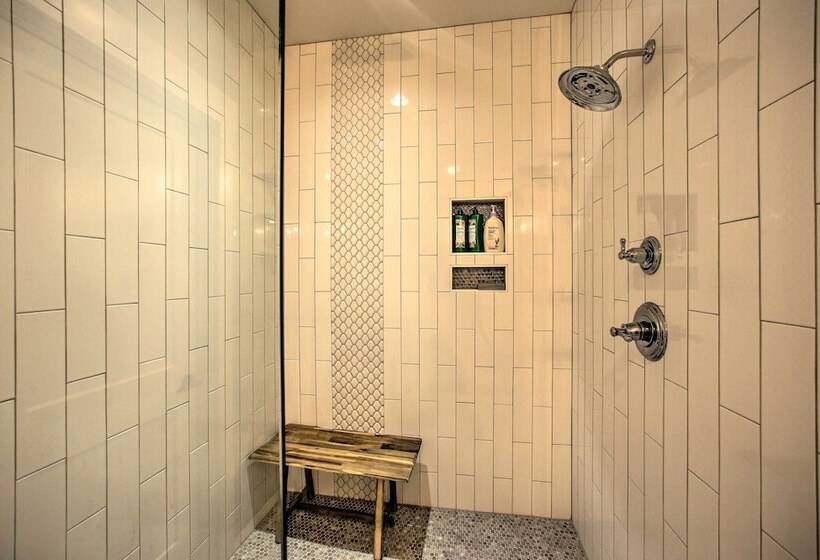 2 Mi To Downtown: Luxe Greenville Retreat!