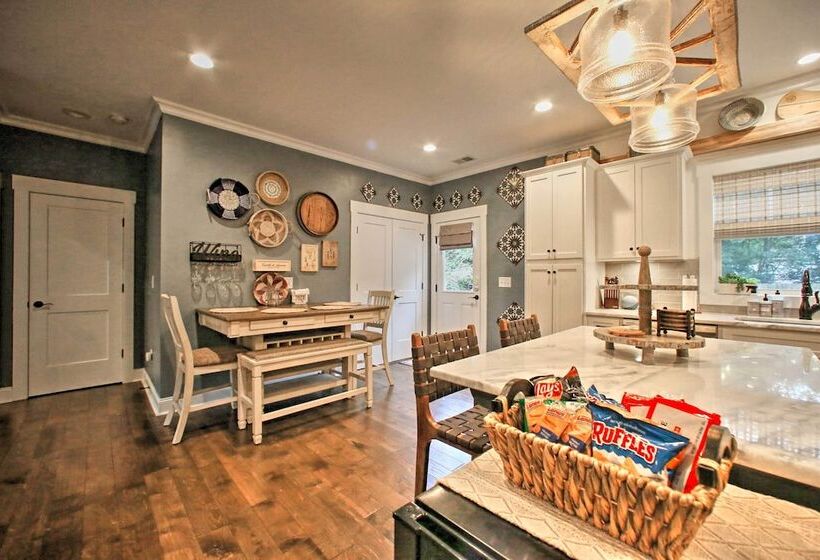 2 Mi To Downtown: Luxe Greenville Retreat!