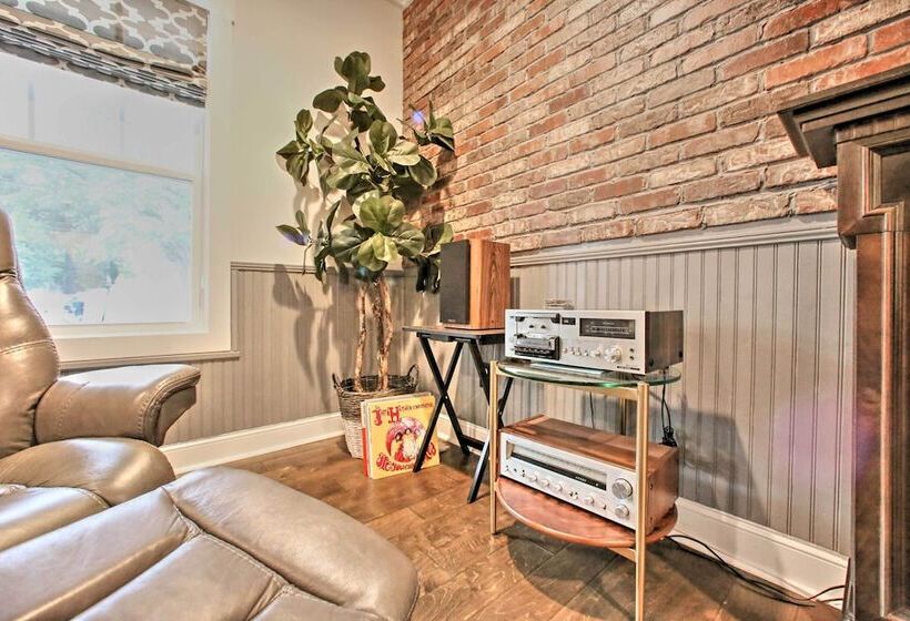 2 Mi To Downtown: Luxe Greenville Retreat!