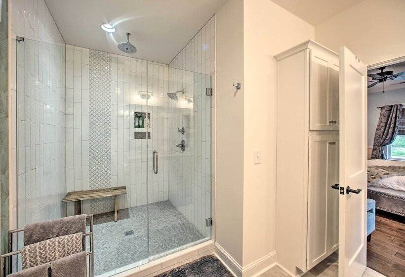 2 Mi To Downtown: Luxe Greenville Retreat!