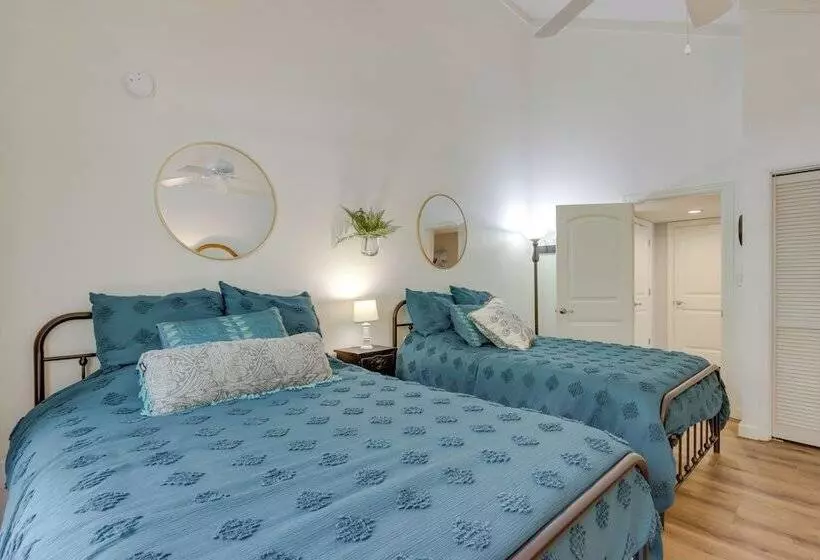 Spacious Decks & Dock: Margaritaville Home!