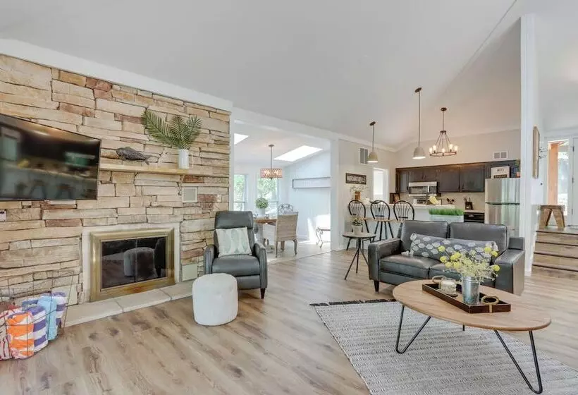 Spacious Decks & Dock: Margaritaville Home!