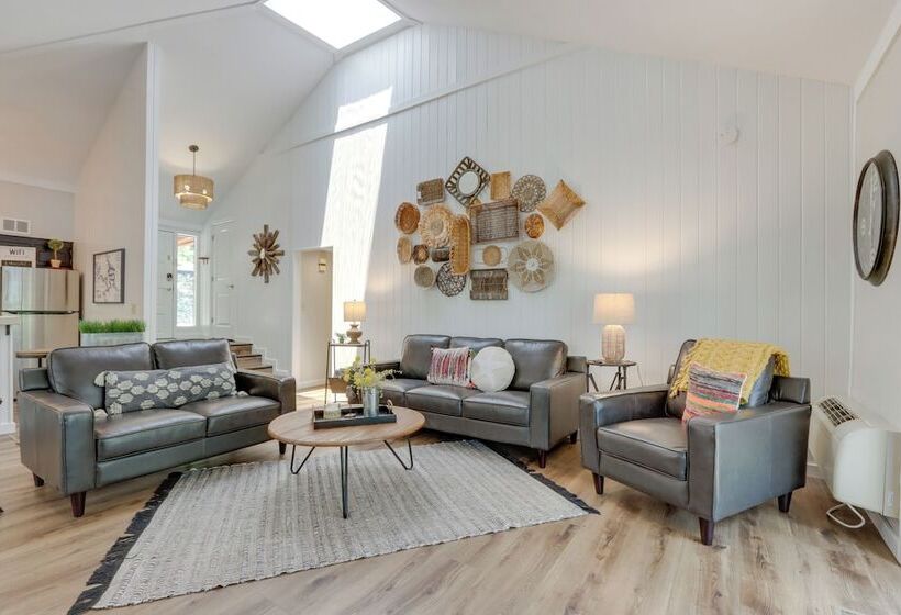 Spacious Decks & Dock: Margaritaville Home!