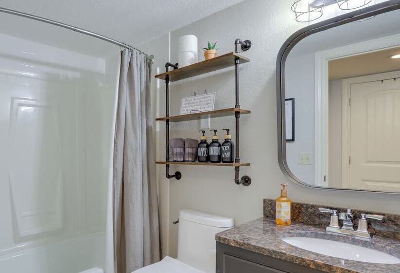 Spacious Decks & Dock: Margaritaville Home!