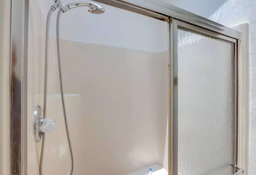 Spacious Decks & Dock: Margaritaville Home!