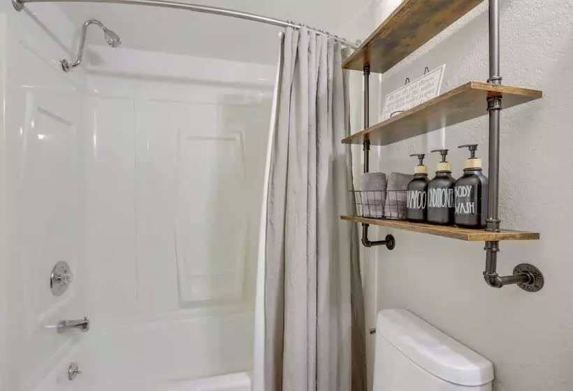 Spacious Decks & Dock: Margaritaville Home!