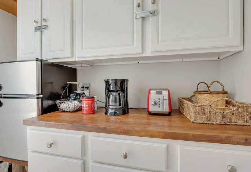 Spacious Decks & Dock: Margaritaville Home!