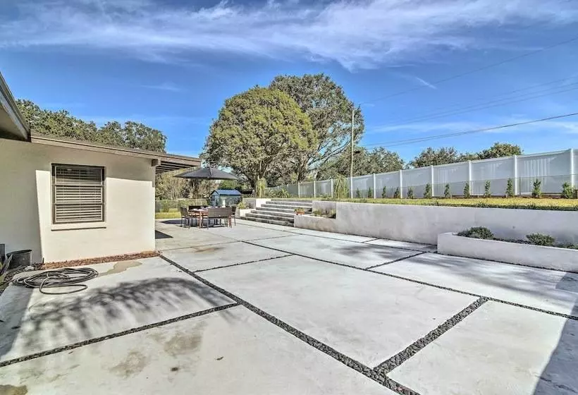 Mid Century Modern Escape In Central Lakeland!