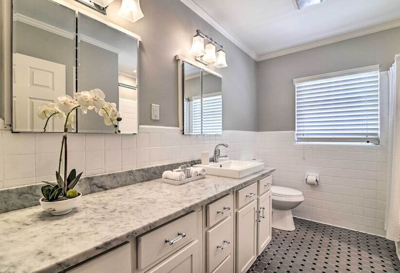 Mid Century Modern Escape In Central Lakeland!