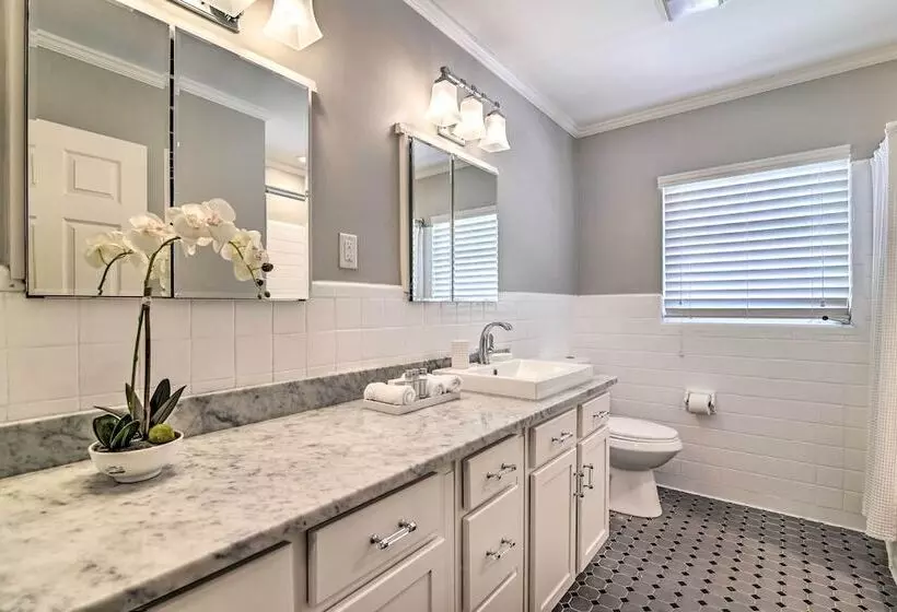 Mid Century Modern Escape In Central Lakeland!