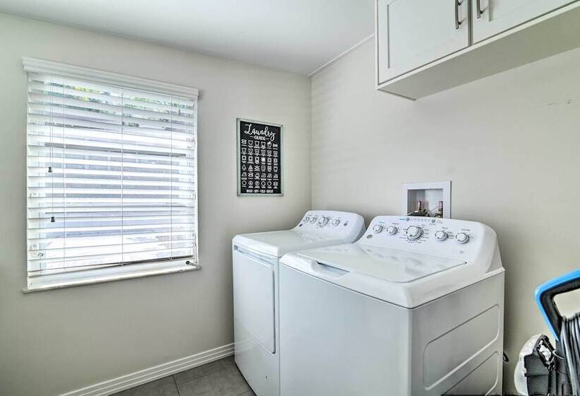 Mid Century Modern Escape In Central Lakeland!