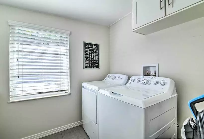 Mid Century Modern Escape In Central Lakeland!