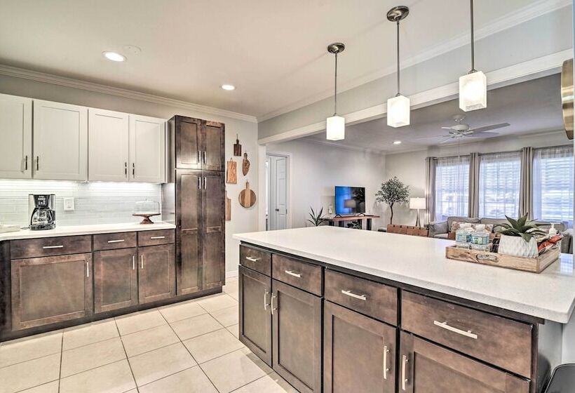 Mid Century Modern Escape In Central Lakeland!