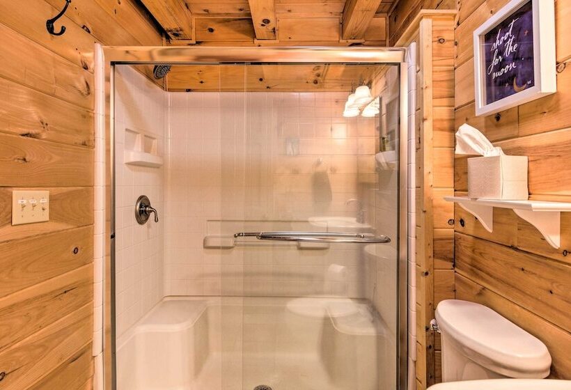 Moonshine Manor  Cabin W/ Hot Tub, Near Lake Lure