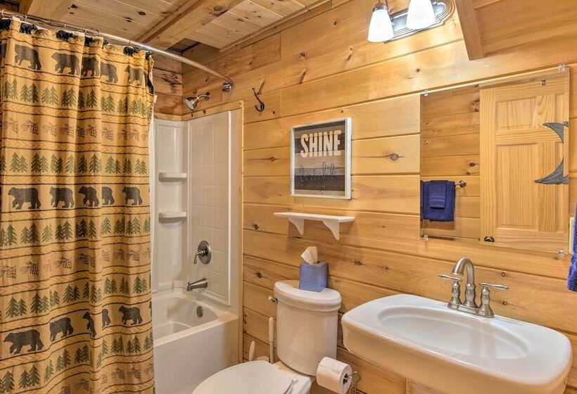 Moonshine Manor  Cabin W/ Hot Tub, Near Lake Lure