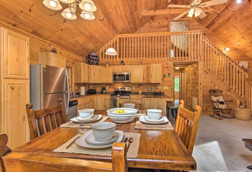 Moonshine Manor  Cabin W/ Hot Tub, Near Lake Lure