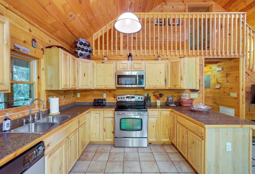 Moonshine Manor  Cabin W/ Hot Tub, Near Lake Lure