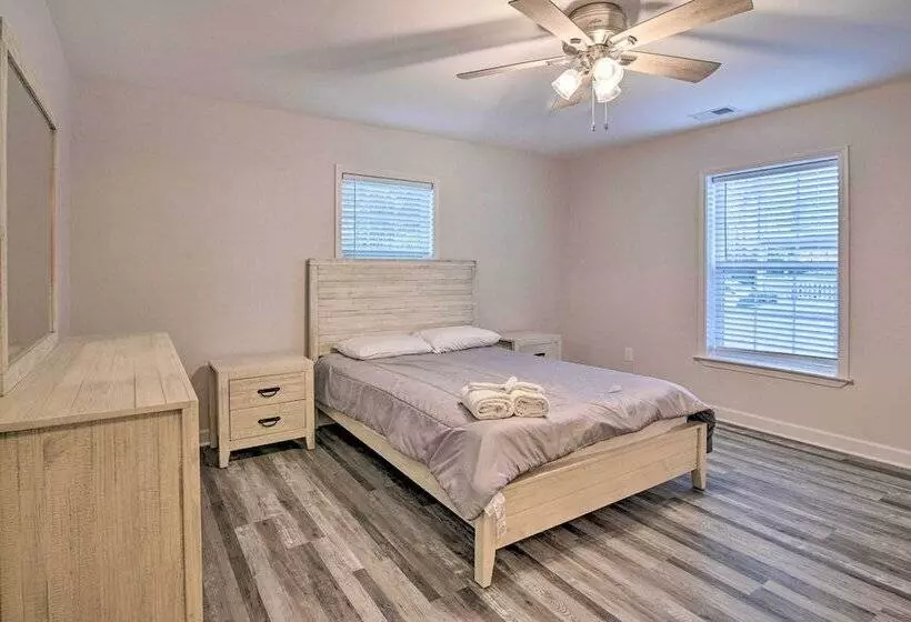 Murrells Inlet Home W/ Fire Pit: Near Beaches