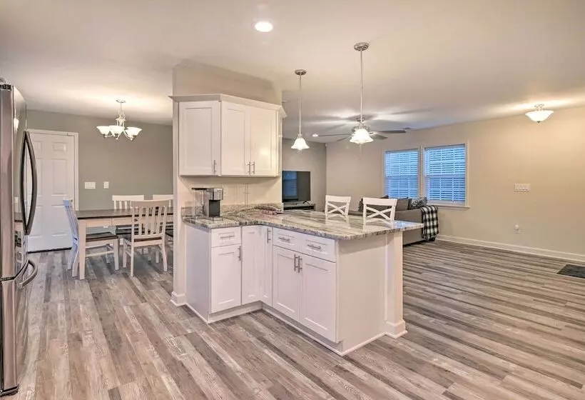 Murrells Inlet Home W/ Fire Pit: Near Beaches