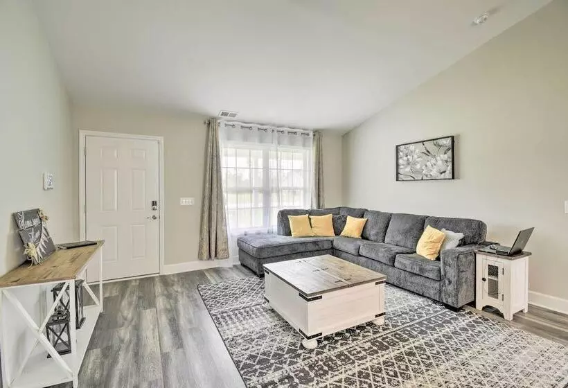 3 Mi To Golf: Loris Home W/ Big Private Yard!