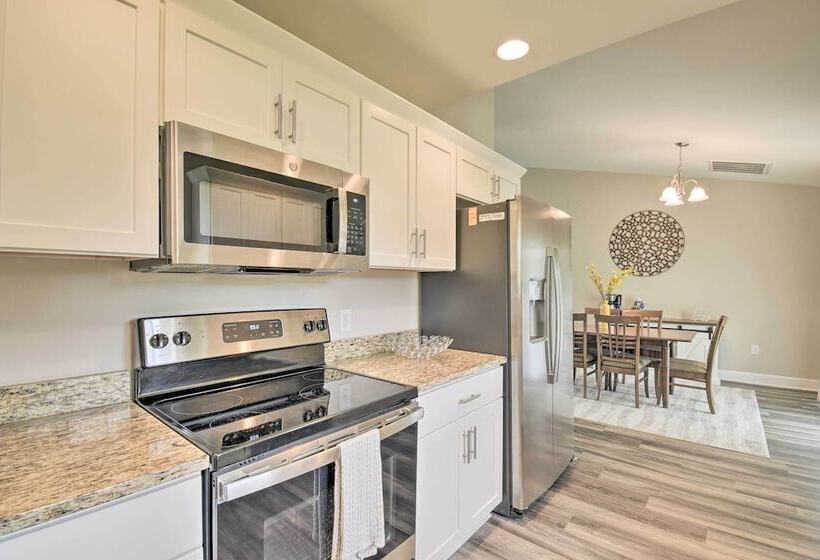 3 Mi To Golf: Loris Home W/ Big Private Yard!