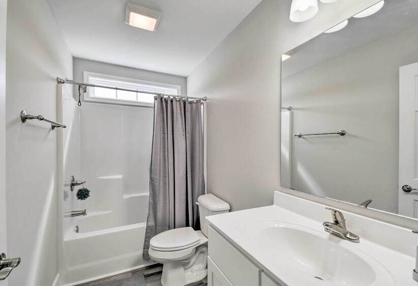 3 Mi To Golf: Loris Home W/ Big Private Yard!