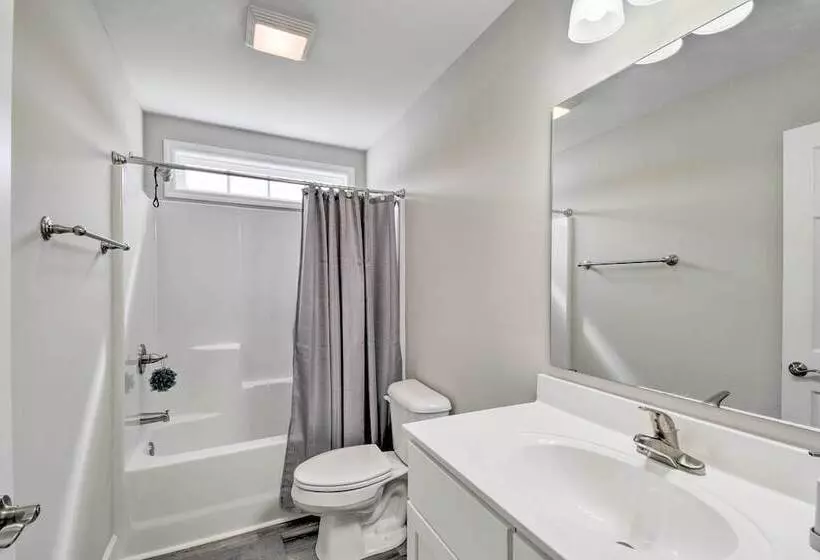 3 Mi To Golf: Loris Home W/ Big Private Yard!