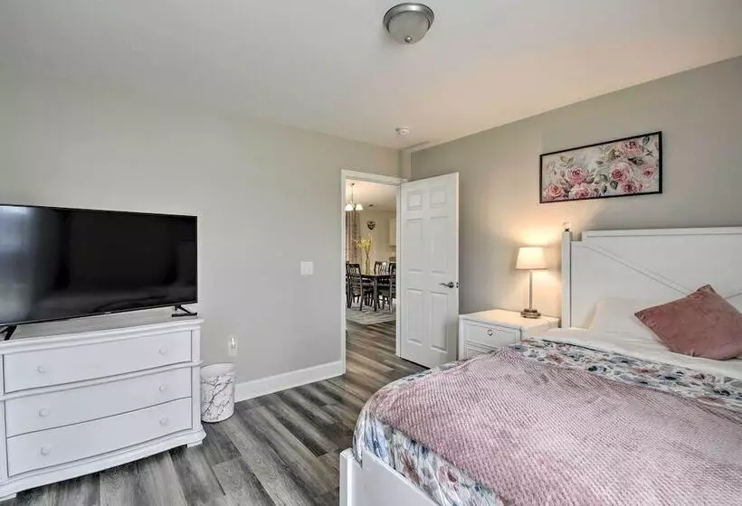 3 Mi To Golf: Loris Home W/ Big Private Yard!