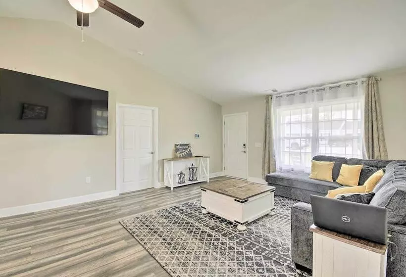 3 Mi To Golf: Loris Home W/ Big Private Yard!