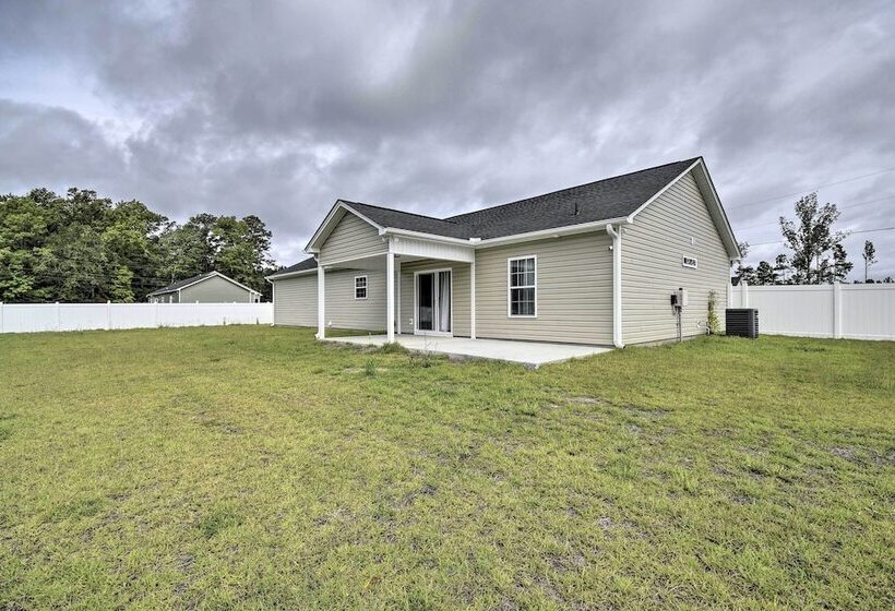 3 Mi To Golf: Loris Home W/ Big Private Yard!