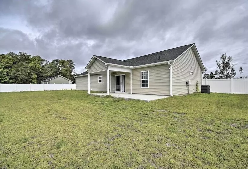 3 Mi To Golf: Loris Home W/ Big Private Yard!