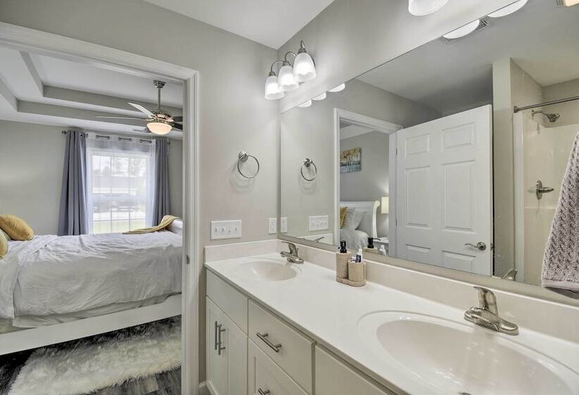 3 Mi To Golf: Loris Home W/ Big Private Yard!