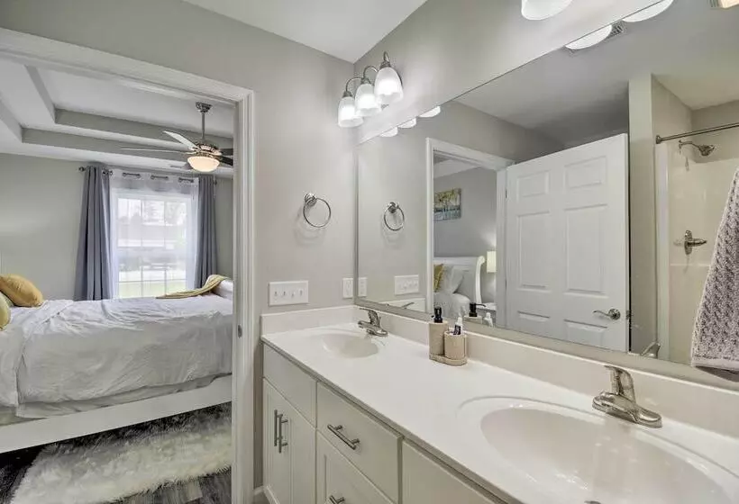 3 Mi To Golf: Loris Home W/ Big Private Yard!