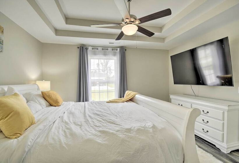 3 Mi To Golf: Loris Home W/ Big Private Yard!