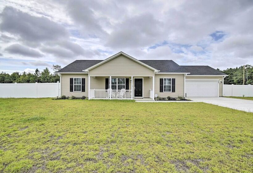 3 Mi To Golf: Loris Home W/ Big Private Yard!