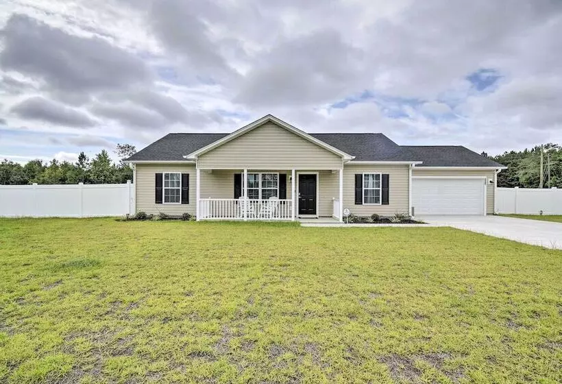 3 Mi To Golf: Loris Home W/ Big Private Yard!