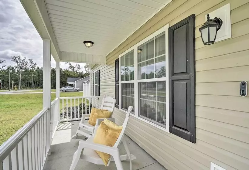 3 Mi To Golf: Loris Home W/ Big Private Yard!