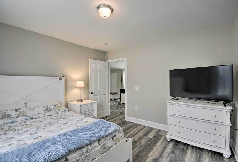 3 Mi To Golf: Loris Home W/ Big Private Yard!