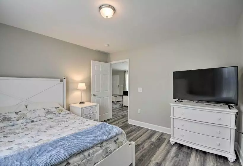 3 Mi To Golf: Loris Home W/ Big Private Yard!