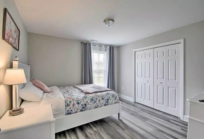 3 Mi To Golf: Loris Home W/ Big Private Yard!