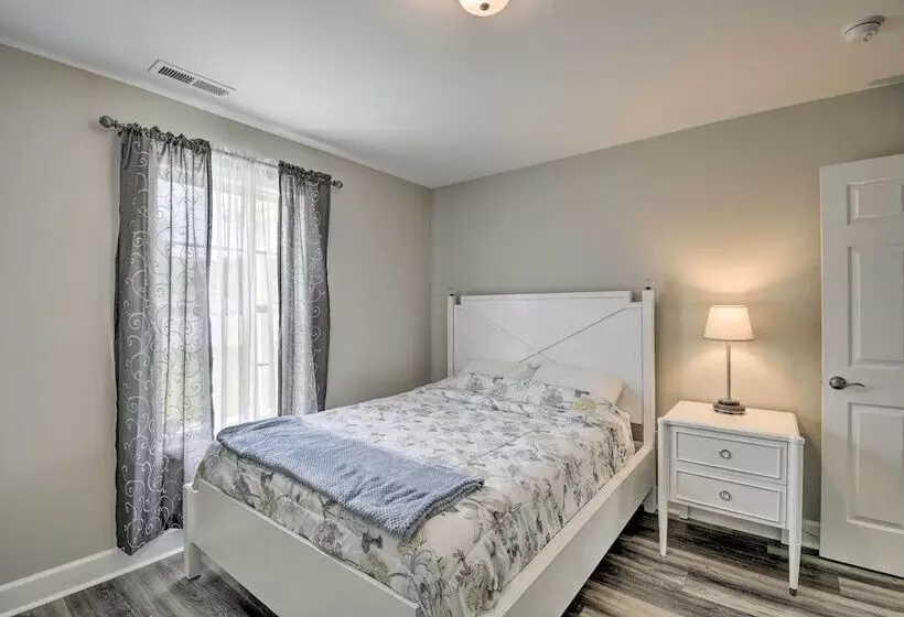 3 Mi To Golf: Loris Home W/ Big Private Yard!