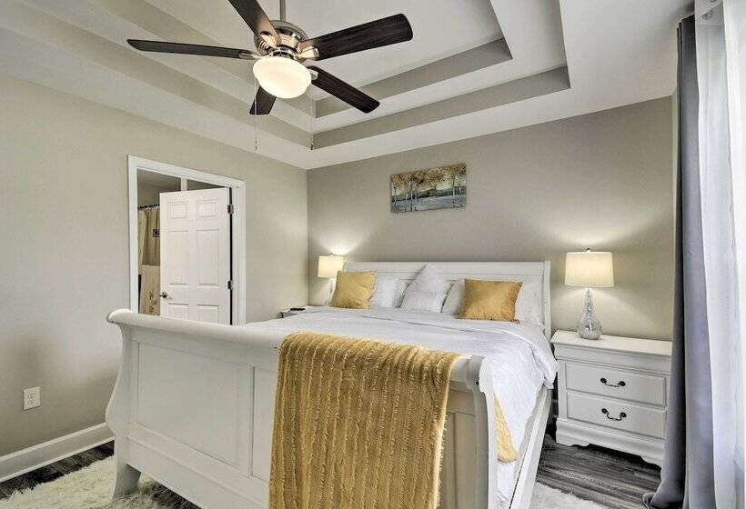 3 Mi To Golf: Loris Home W/ Big Private Yard!