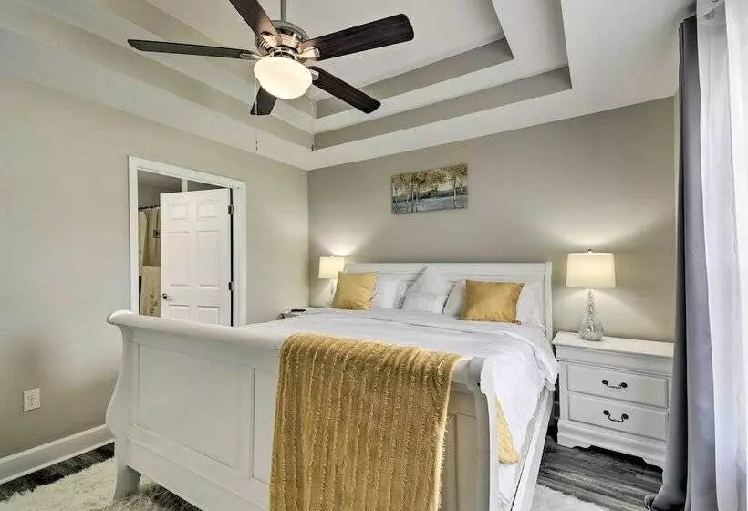 3 Mi To Golf: Loris Home W/ Big Private Yard!