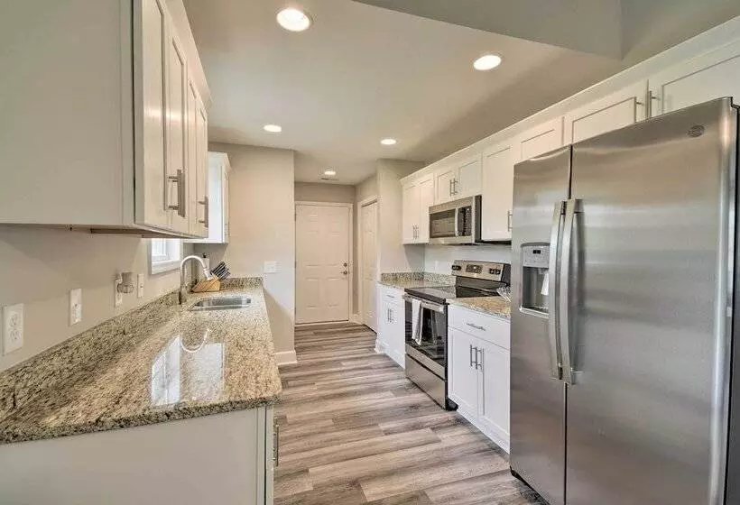 3 Mi To Golf: Loris Home W/ Big Private Yard!