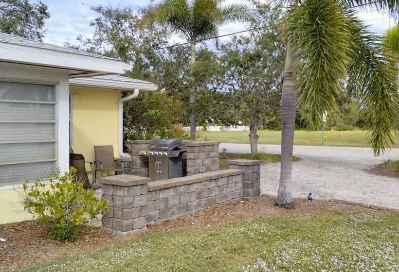 Charming Nokomis Home: Walk To Beach!