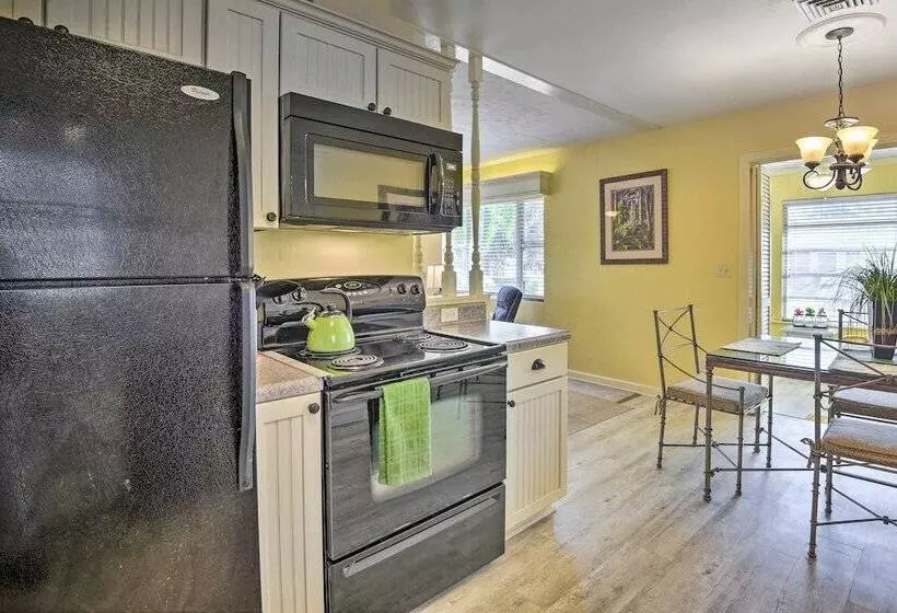 Charming Nokomis Home: Walk To Beach!