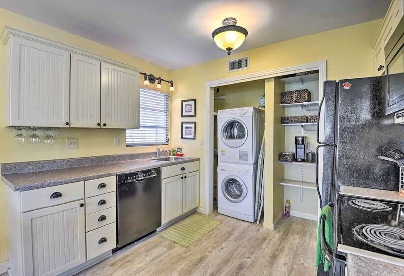 Charming Nokomis Home: Walk To Beach!