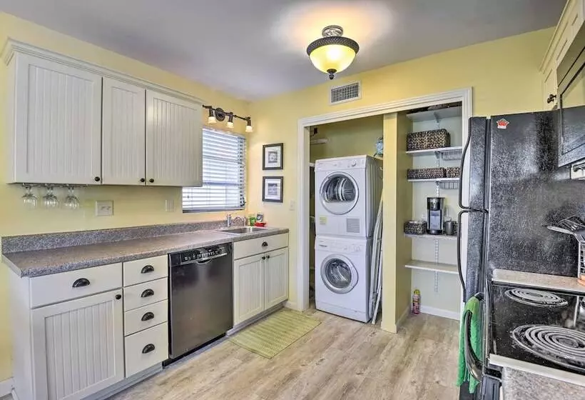 Charming Nokomis Home: Walk To Beach!